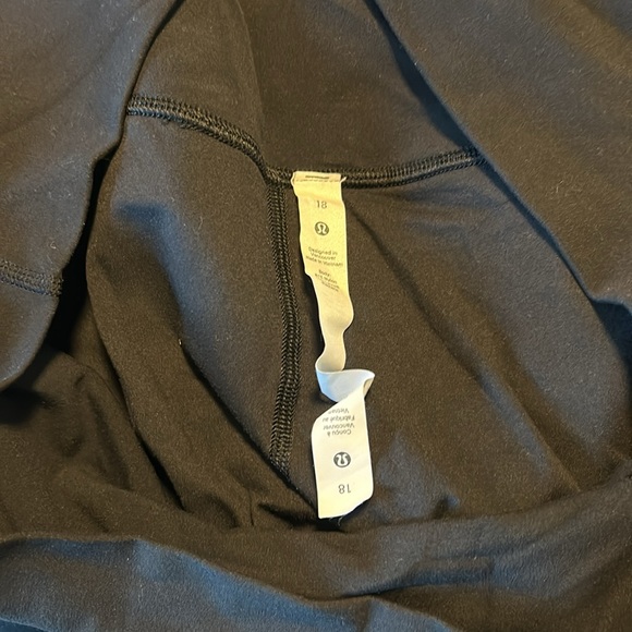 Lululemon align black bike shorts size 18 - Picture 3 of 4